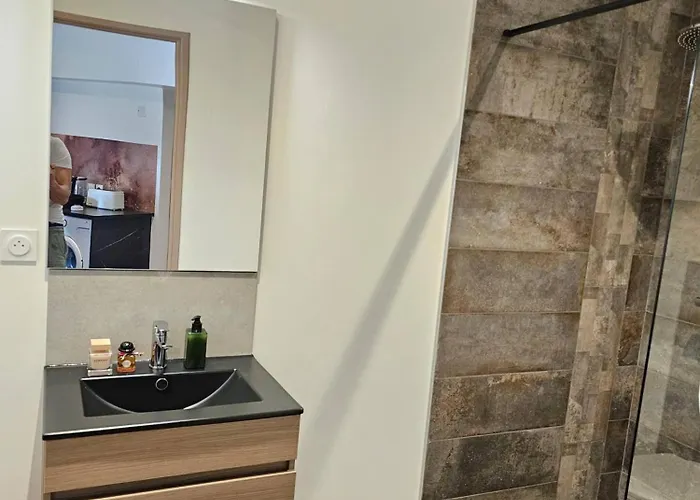 Mitrons - 1a Διαμέρισμα *